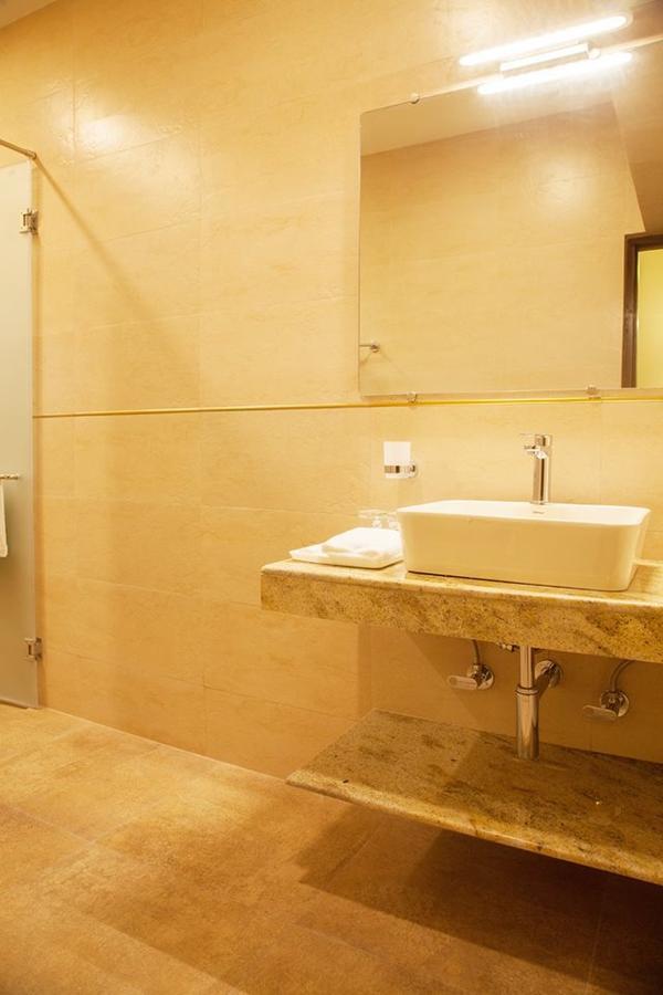 The Ivy House Bed & Breakfast Колката Екстериор снимка